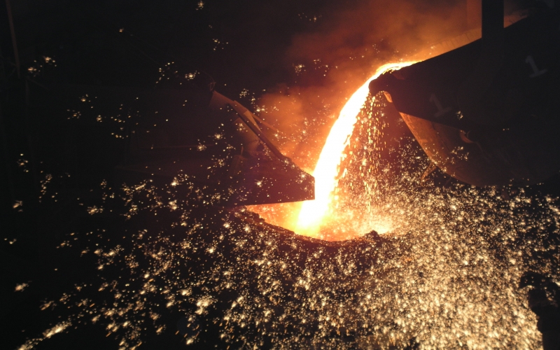 2004年，自建轉(zhuǎn)爐生產(chǎn)鋼水，成為實(shí)現(xiàn)鋼鐵全產(chǎn)業(yè)鏈條開閘源頭