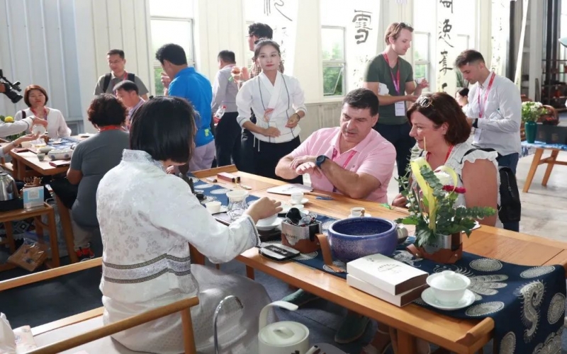 Amazing! 開幕首日格“外”好，非遺市集圈粉海外參觀者