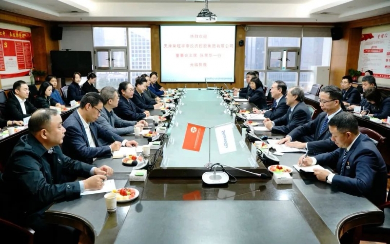 榮程集團(tuán)董事會(huì)主席張榮華，榮華控股黨委書(shū)記、董事長(zhǎng)崔榮華一行到陜鼓座談交流