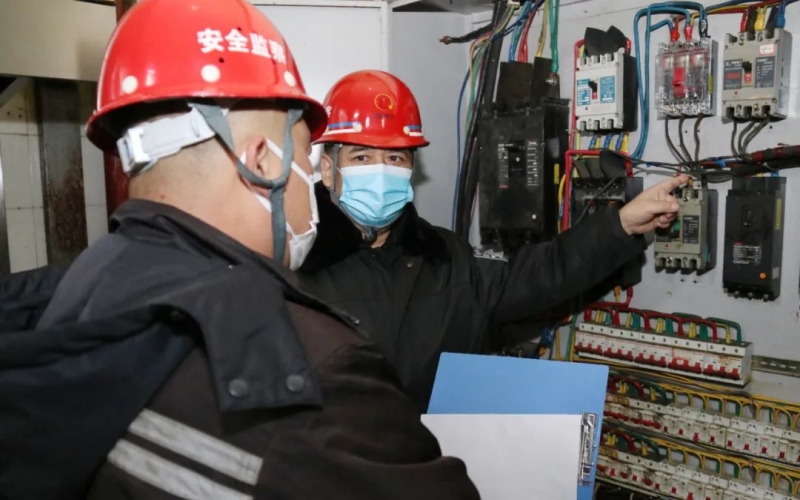 冬日生產(chǎn)，安全當(dāng)先！榮程鋼鐵集團(tuán)扎實(shí)做好冬季安全生產(chǎn)保障工作