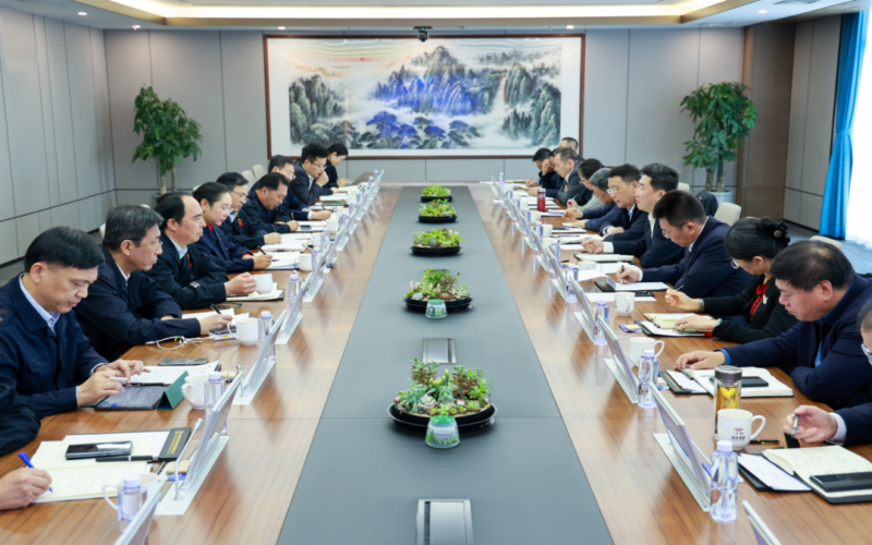 津南區(qū)委副書記、區(qū)長(zhǎng)楊灝一行到榮程集團(tuán)調(diào)研慰問