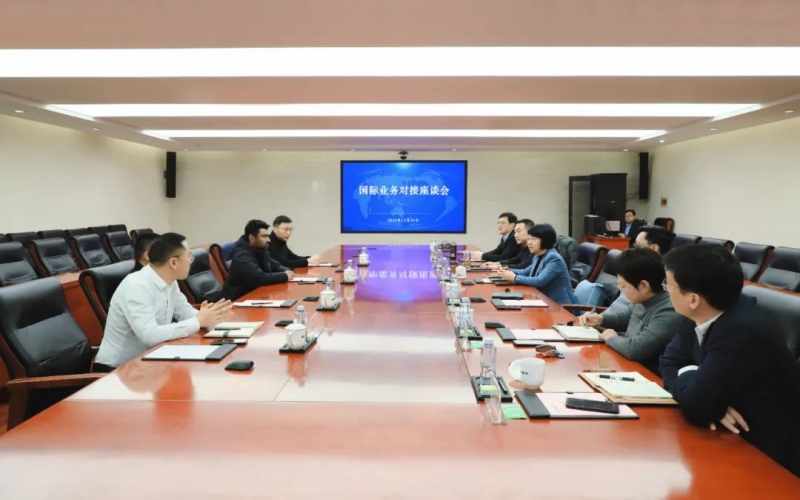 榮程集團黨委書記、融誠物產(chǎn)總經(jīng)理張穎與多家客戶開展國際業(yè)務(wù)座談交流