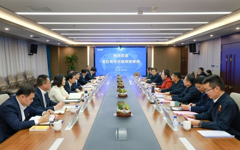 榮程集團(tuán)董事會(huì)主席張榮華與中國(guó)工商銀行天津分行黨委書記、行長(zhǎng)儲(chǔ)成龍座談交流