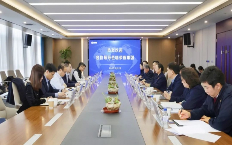 榮程集團(tuán)董事會(huì)主席張榮華與民生銀行天津分行黨委書記、行長(zhǎng)劉超座談交流