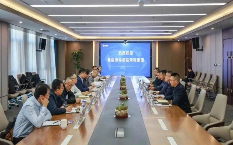 包頭市九原區(qū)委副書記、區(qū)長劉小平到榮程集團(tuán)調(diào)研交流