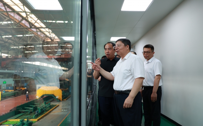 天津市總工會(huì)黨組書記楊春武深入榮程鋼鐵集團(tuán)開展“夏送清涼”慰問(wèn)活動(dòng)