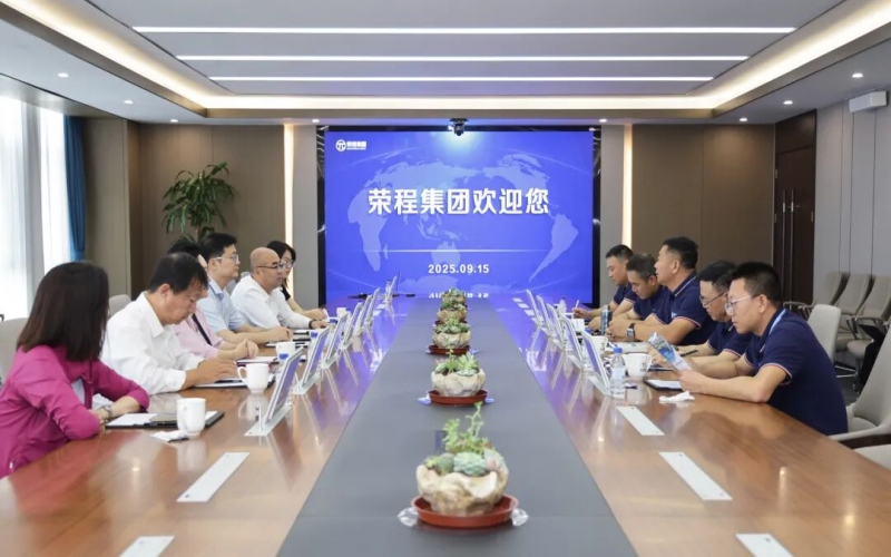 新疆生產(chǎn)建設(shè)兵團(tuán)第十四師昆玉市黨委常委、副師長(zhǎng)王鑫到訪榮程集團(tuán)