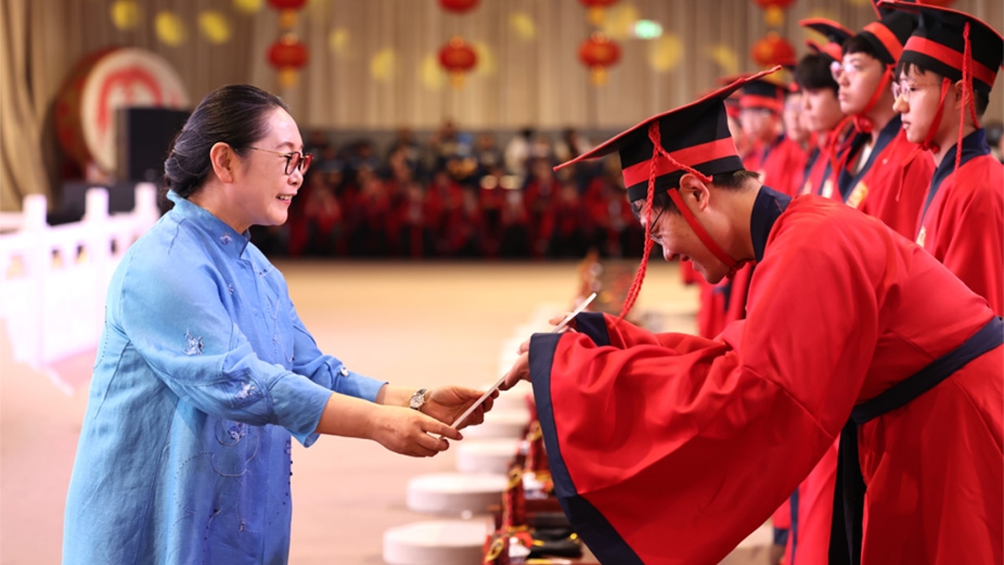 金秋揚(yáng)帆，逐夢(mèng)遠(yuǎn)航！榮程學(xué)子成人禮儀式